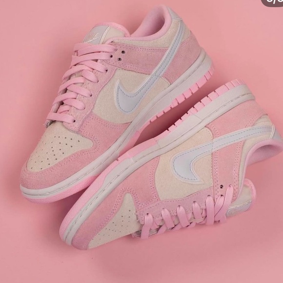 NIKE Dunk Low LX "Pink Foam" sneakers Size 7 - Picture 4 of 16